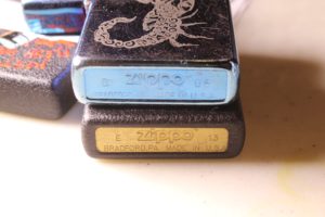 (atas-bawah): Zippo KW super, Zippo asli