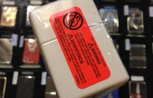 Membedakan Zippo Asli dan Palsu - stiker oranye